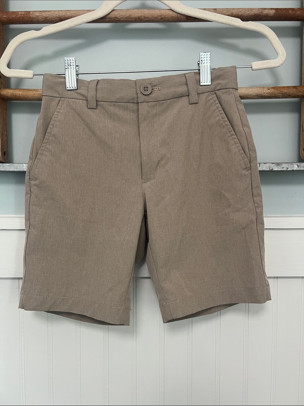 Boys, Vinyard Vines performance shorts size 8 khaki